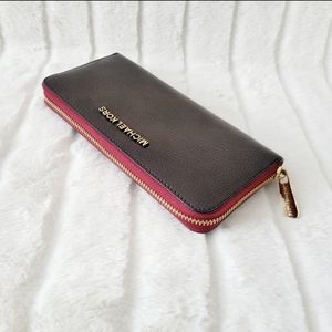 MICHAEL KORS JETSET LARGE ZIP  WALLET